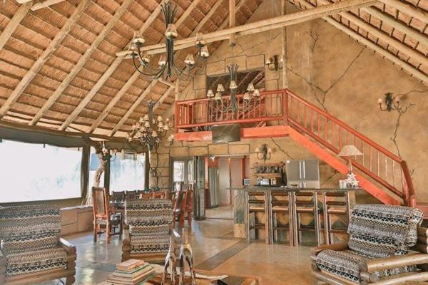 Tshukudiba Game Lodge Tom Burke Extérieur photo